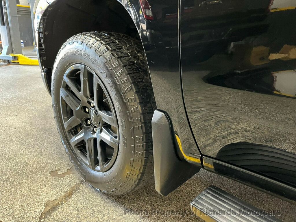 2023 Chevrolet Silverado 1500 Custom photo 3