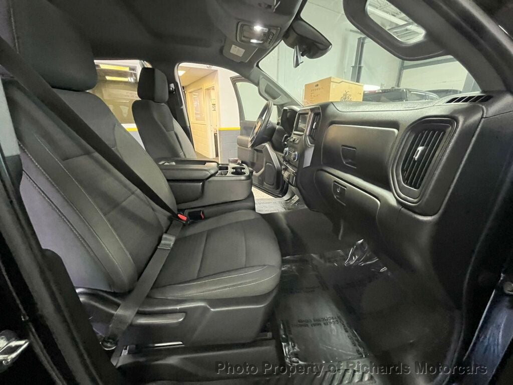 2023 Chevrolet Silverado 1500 Custom photo 11