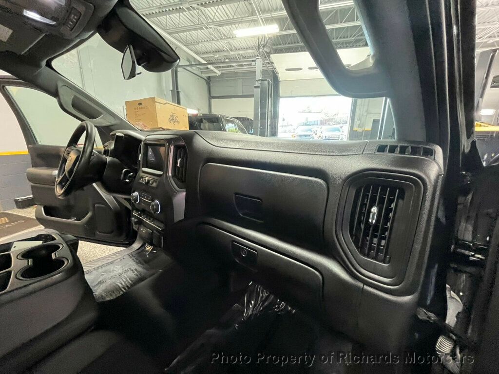 2023 Chevrolet Silverado 1500 Custom photo 13