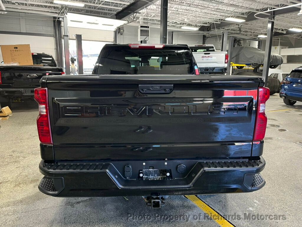 2023 Chevrolet Silverado 1500 4WD Crew Cab 157" Custom - 22896535 - 3