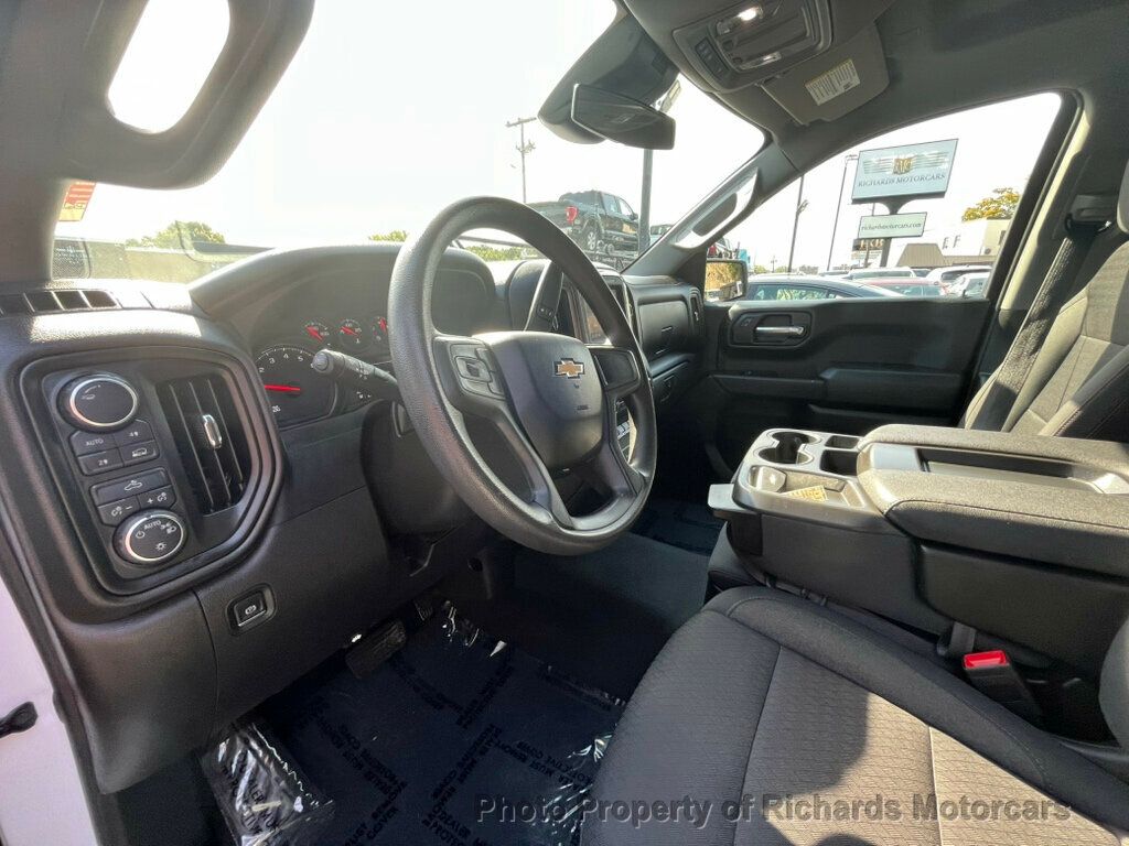 2023 Chevrolet Silverado 1500 Custom photo 9