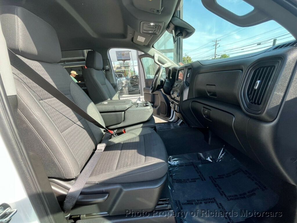 2023 Chevrolet Silverado 1500 Custom photo 13