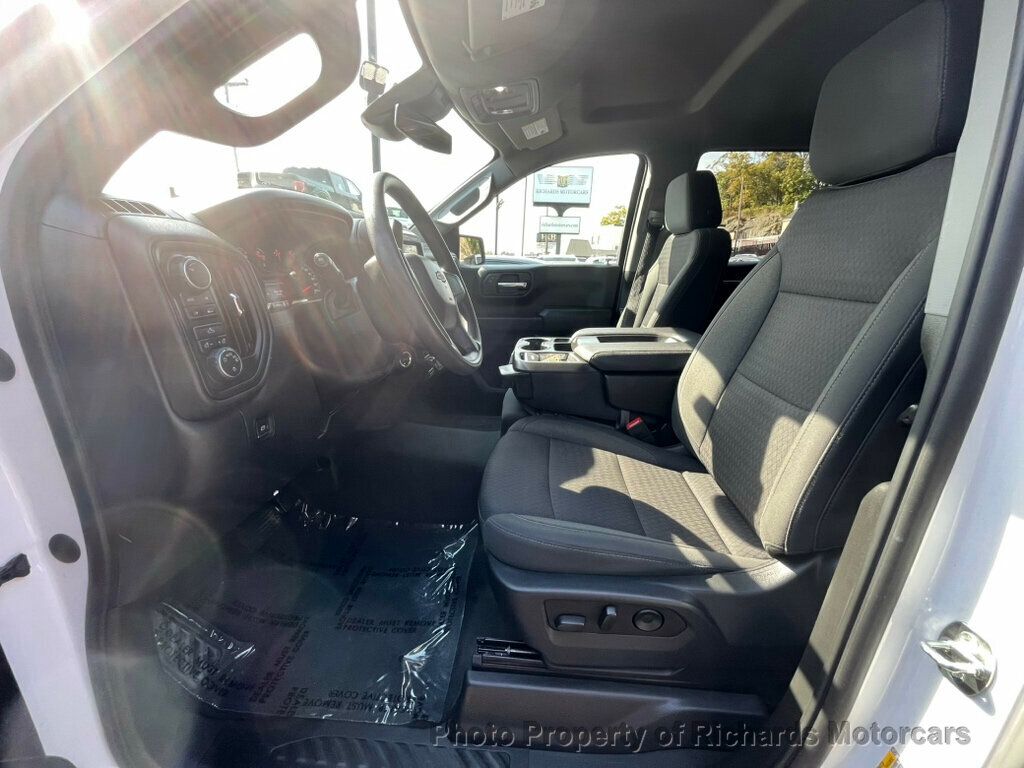 2023 Chevrolet Silverado 1500 Custom photo 8