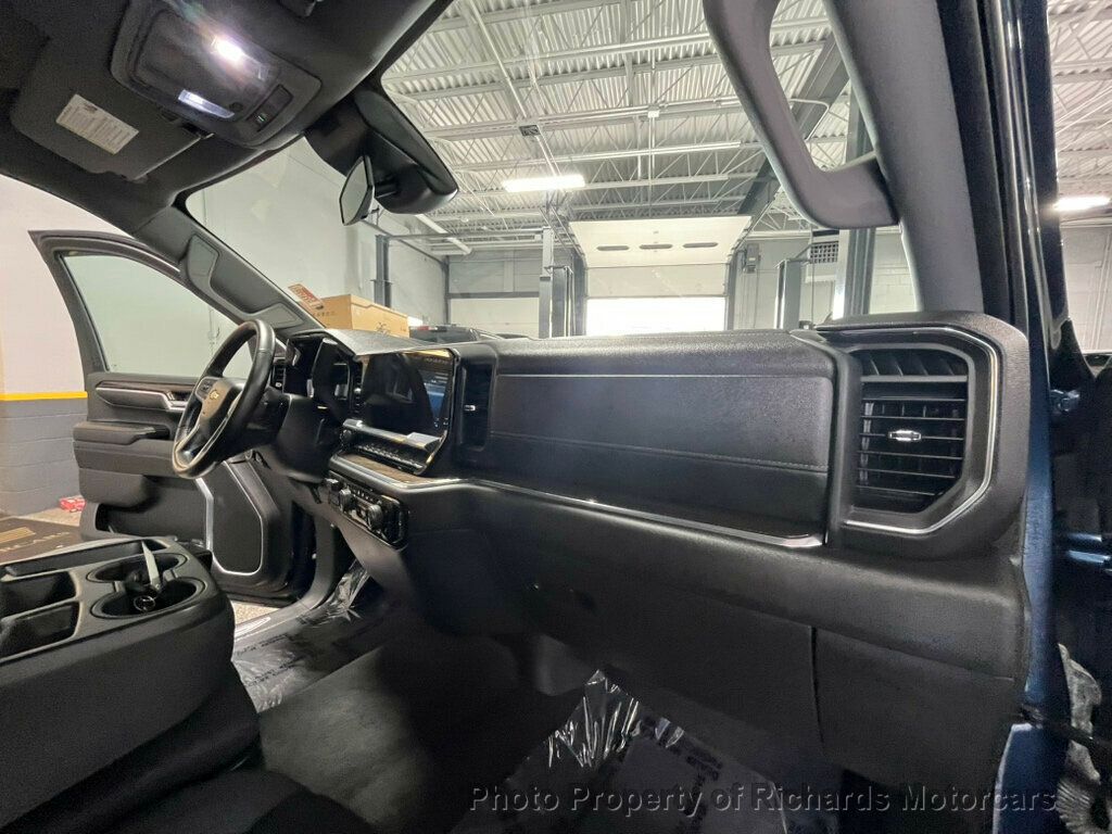 2023 Chevrolet Silverado 1500 LT photo 17
