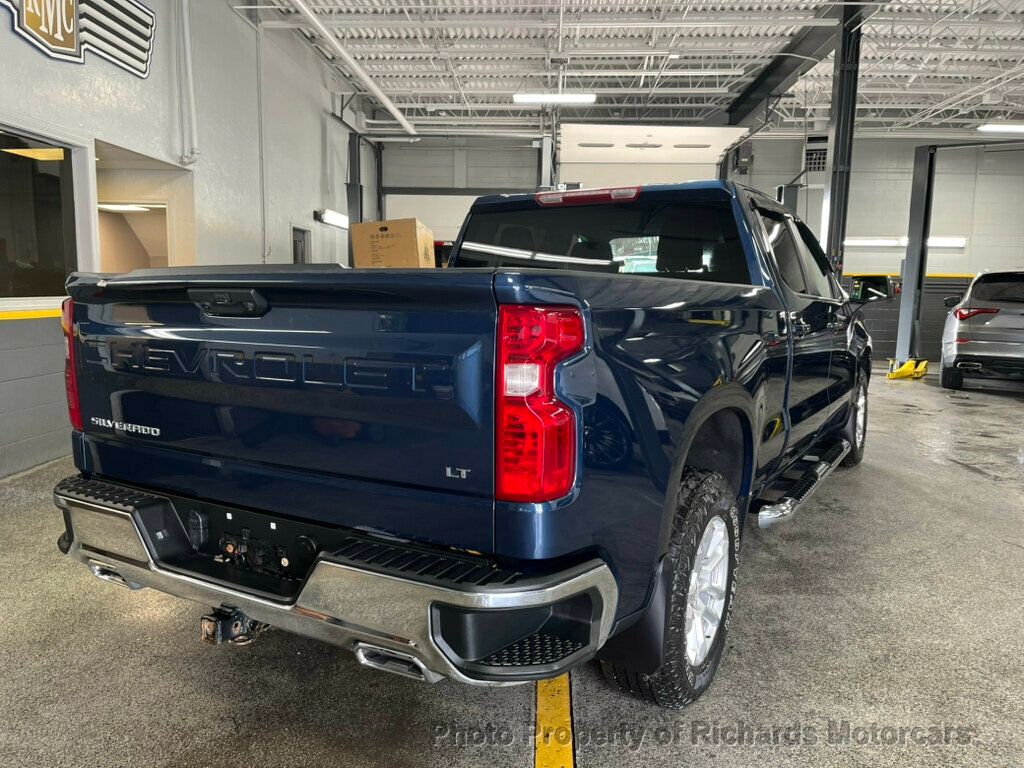 2023 Chevrolet Silverado 1500 LT photo 2