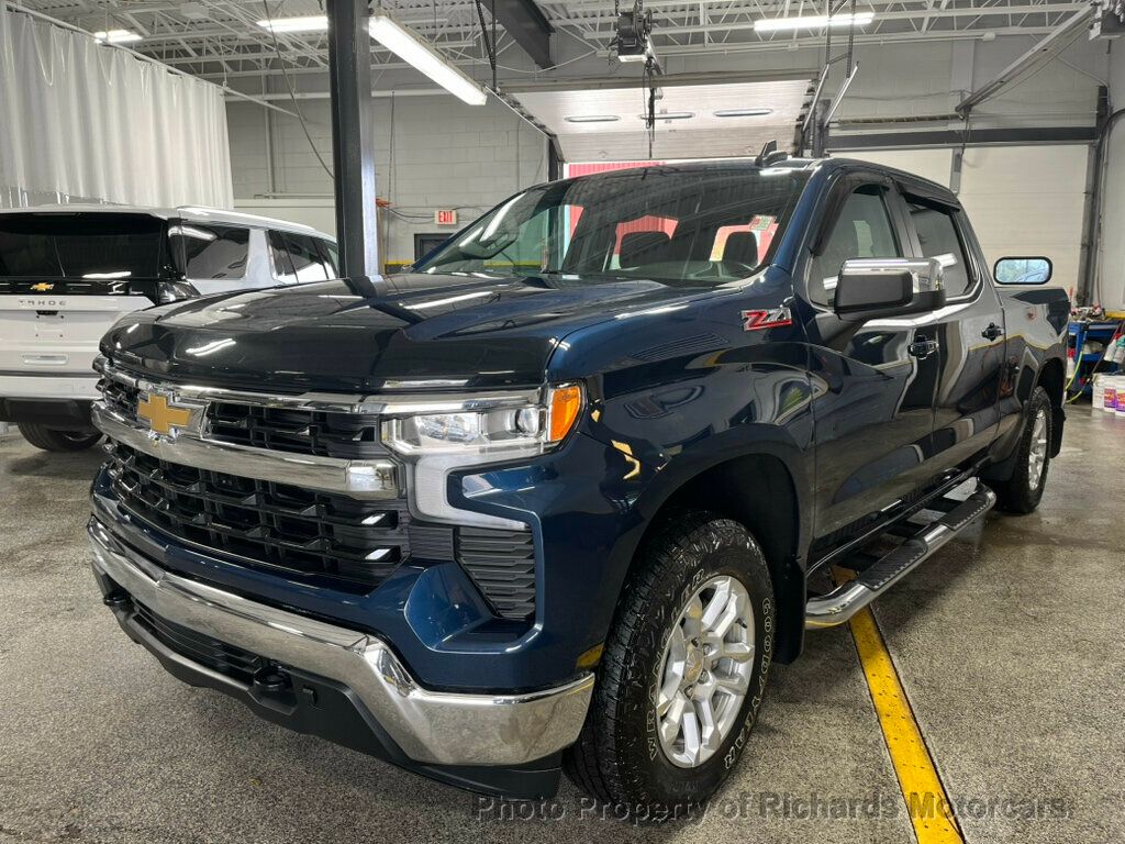 2023 Chevrolet Silverado 1500 LT photo 6