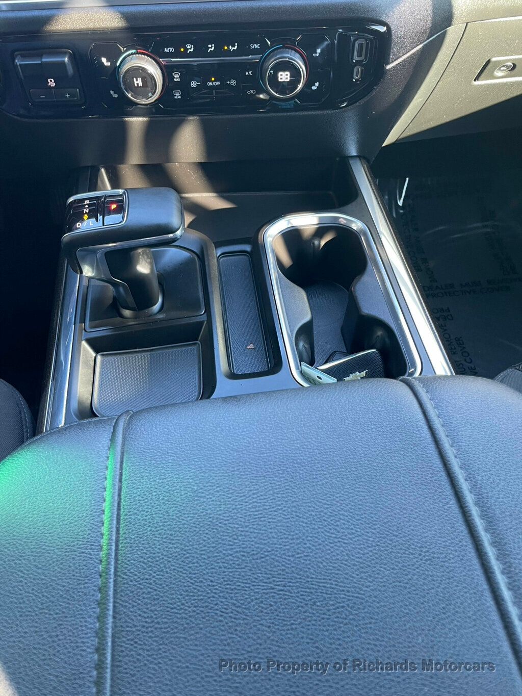 2023 Chevrolet Silverado 1500 4WD Crew Cab 157" LT - 23010733 - 17