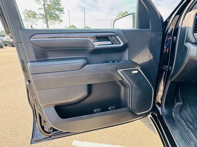 2023 Chevrolet Silverado 1500 4WD Crew Cab 157" LTZ - 23017299 - 3