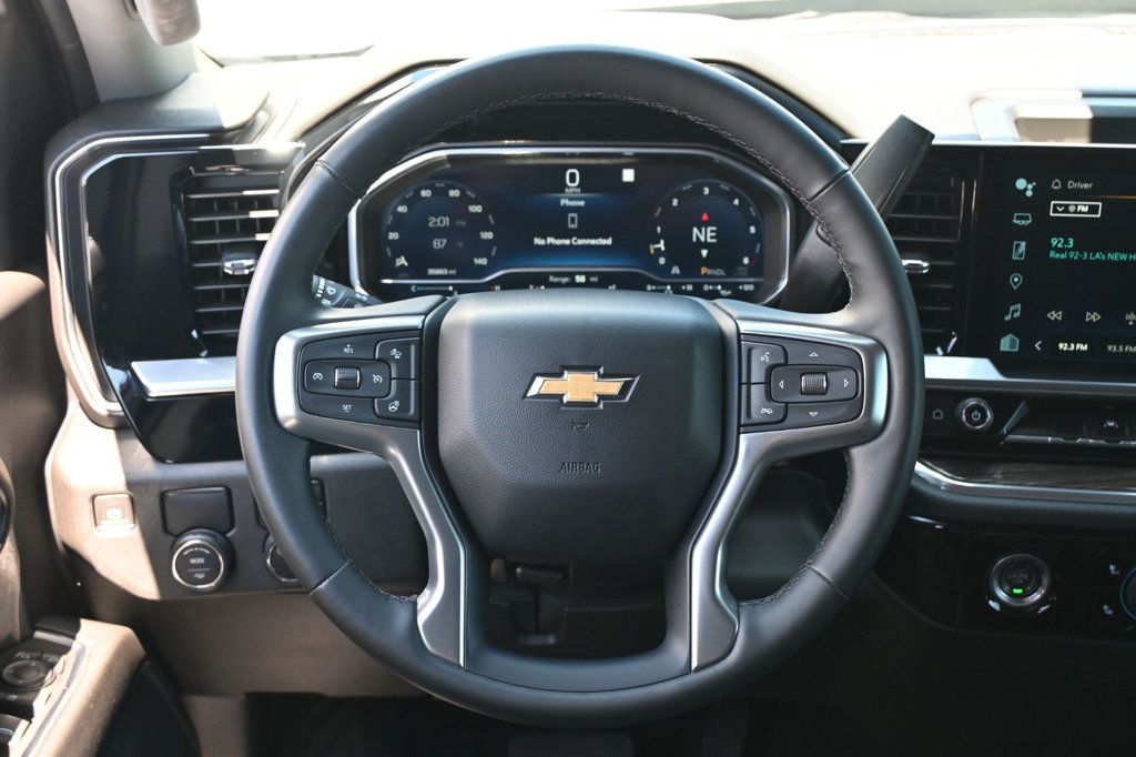 2023 Chevrolet Silverado 1500 LT photo 5