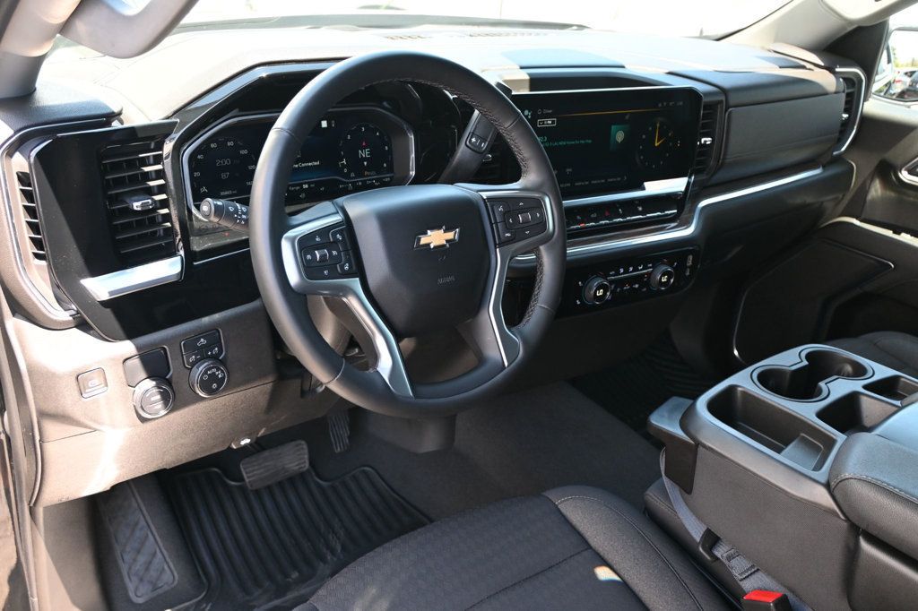 2023 Chevrolet Silverado 1500 LT photo 3