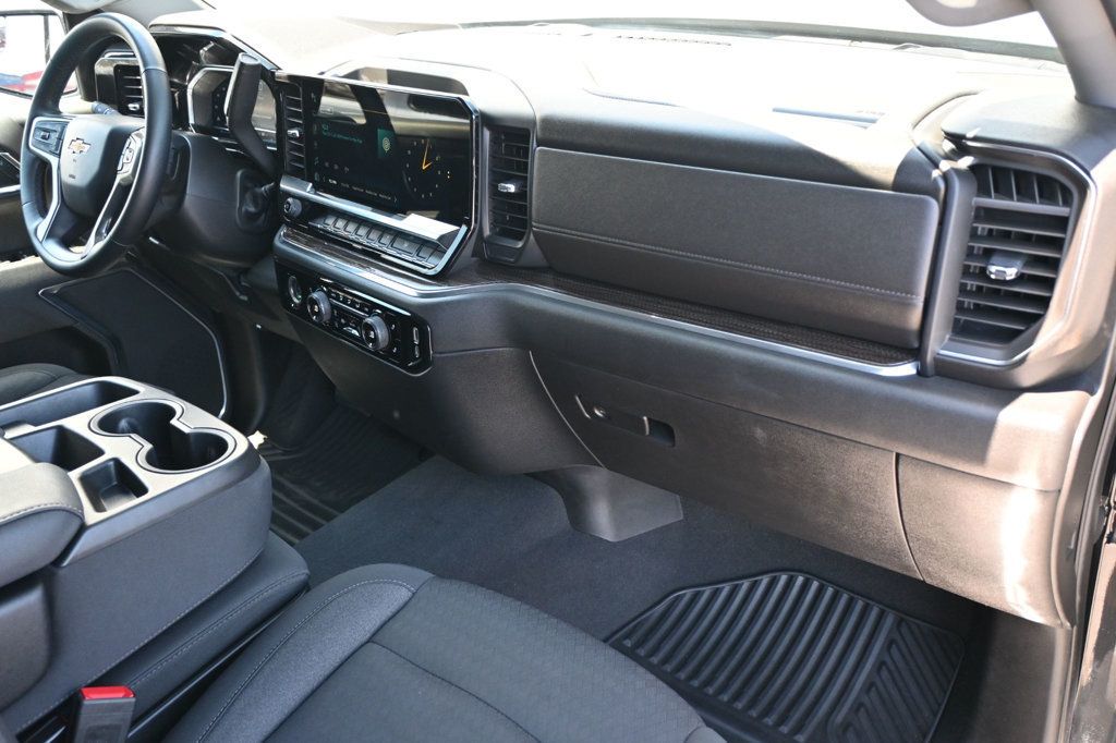 2023 Chevrolet Silverado 1500 LT photo 4