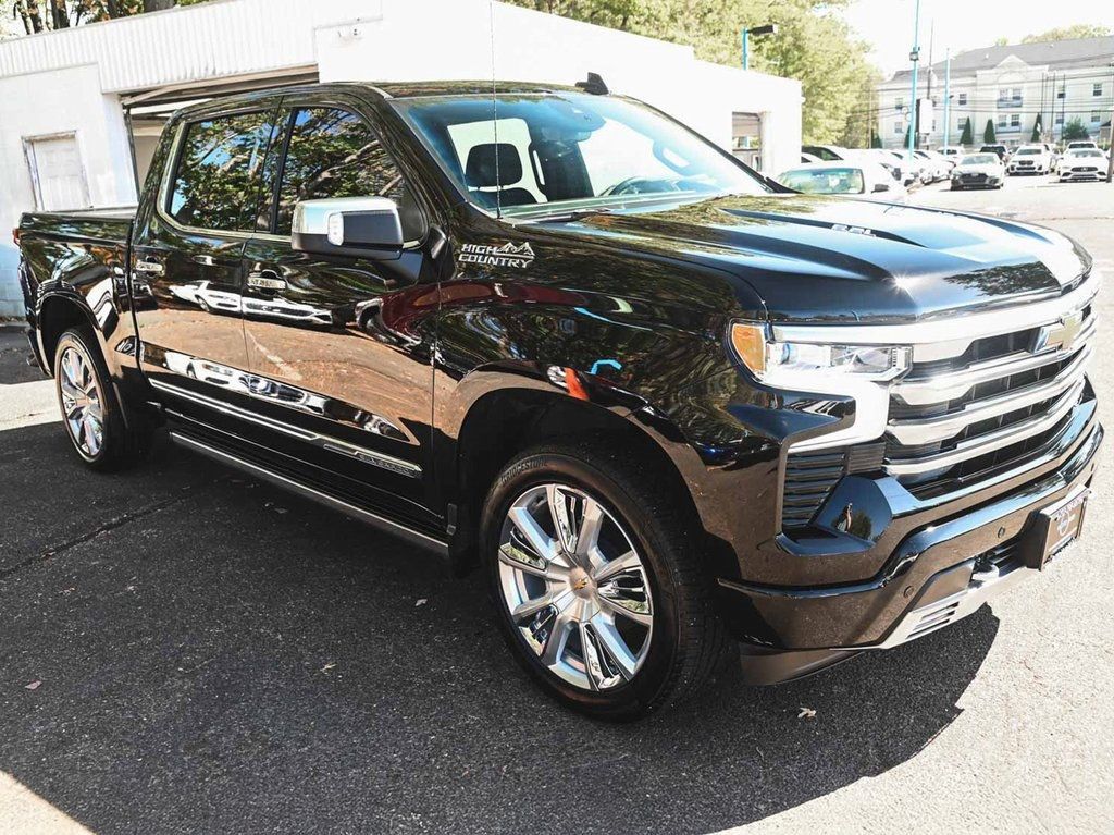 2023 Chevrolet Silverado 1500 High Country photo 3