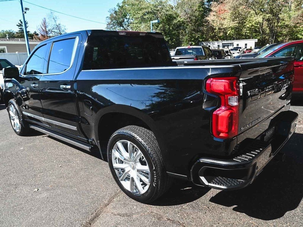 2023 Chevrolet Silverado 1500 High Country photo 2