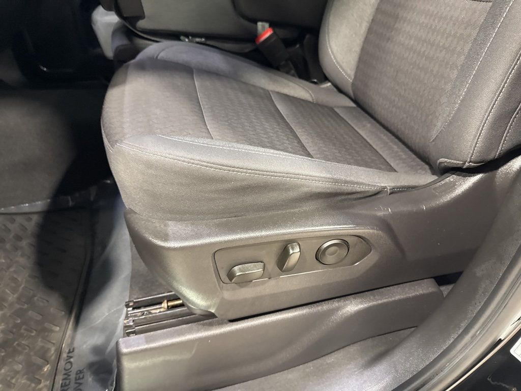 2023 Chevrolet Silverado 1500 LT - 22986687 - 28