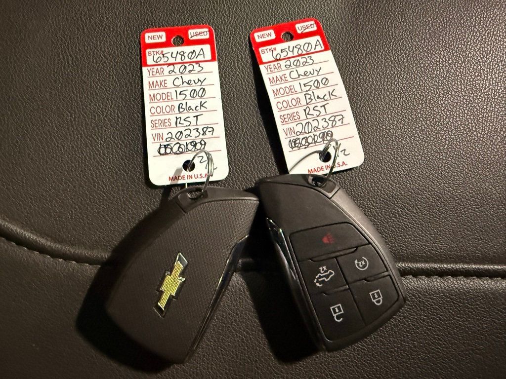 2023 Chevrolet Silverado 1500 RST - 22936673 - 21