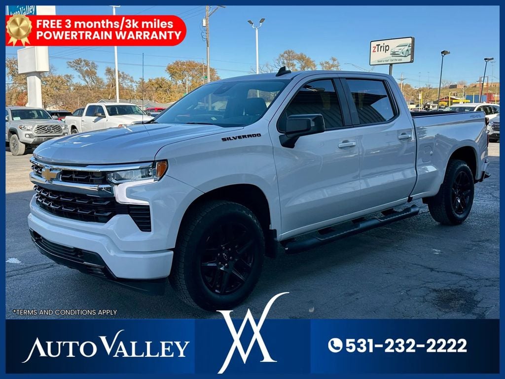 2023 Chevrolet Silverado 1500 RST photo 3