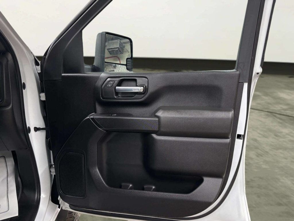 2023 Chevrolet Silverado 2500HD Custom 4x4 4dr Crew Cab LB - 23031725 - 17