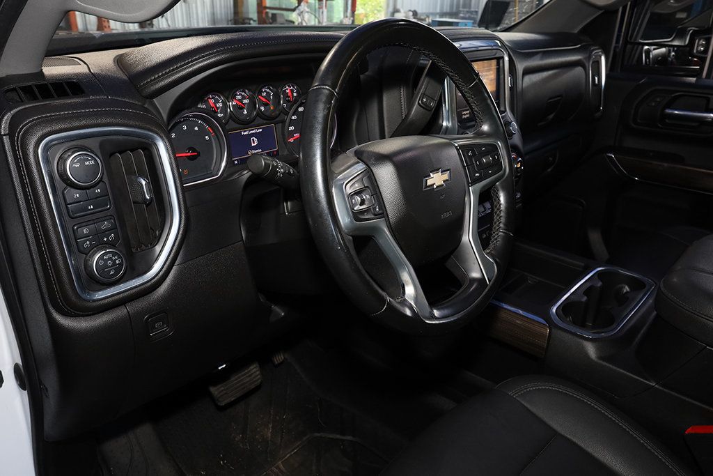 2023 Chevrolet Silverado 3500HD LT photo 17