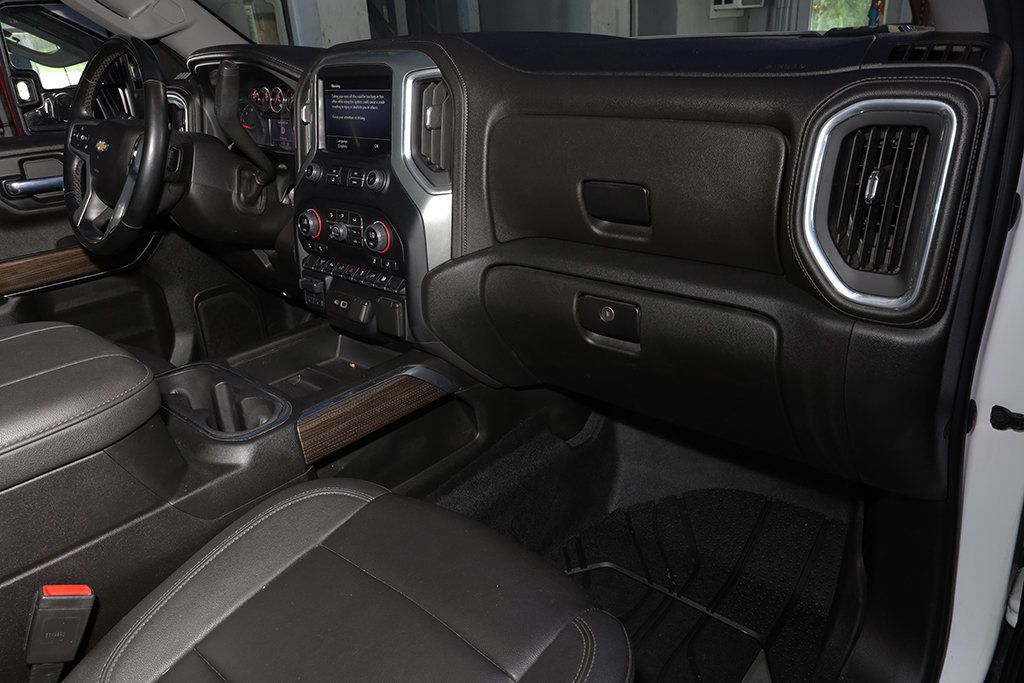 2023 Chevrolet Silverado 3500HD LT photo 18