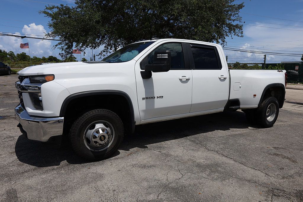 2023 Chevrolet Silverado 3500HD LT photo 4