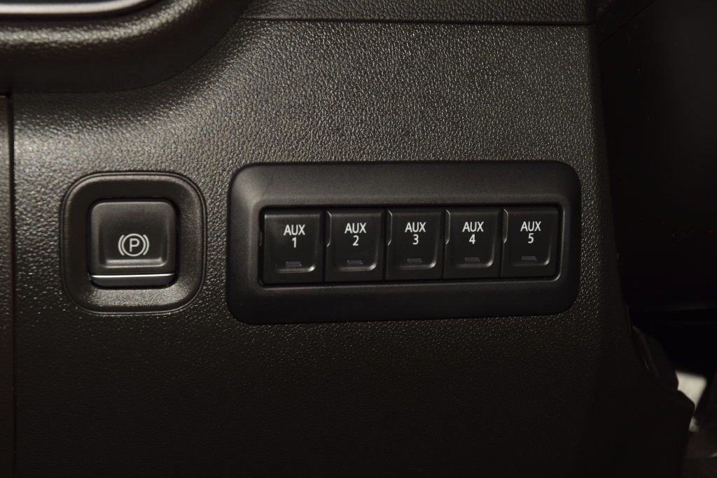 2023 Chevrolet Silverado 3500HD CC 3500HD CREW * 6.6 V8 * READING UTILITY W/ RACK * 1 OWNER - 23085471 - 25