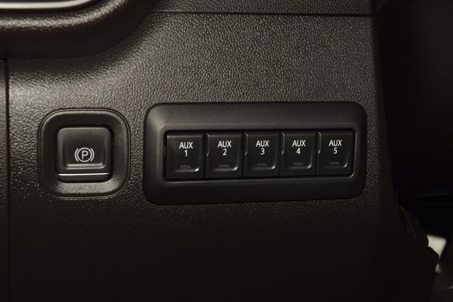 2023 Chevrolet Silverado 3500HD CC 3500HD CREW * 6.6 V8 * READING UTILITY W/ RACK * 1 OWNER - 23085471 - 25