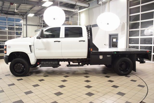 2023 Chevrolet Silverado 5500HD Work Truck photo 2