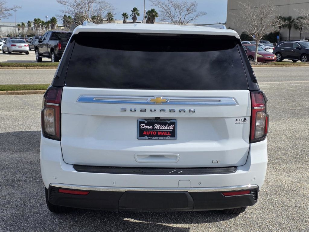 2023 Chevrolet Suburban LT photo 3