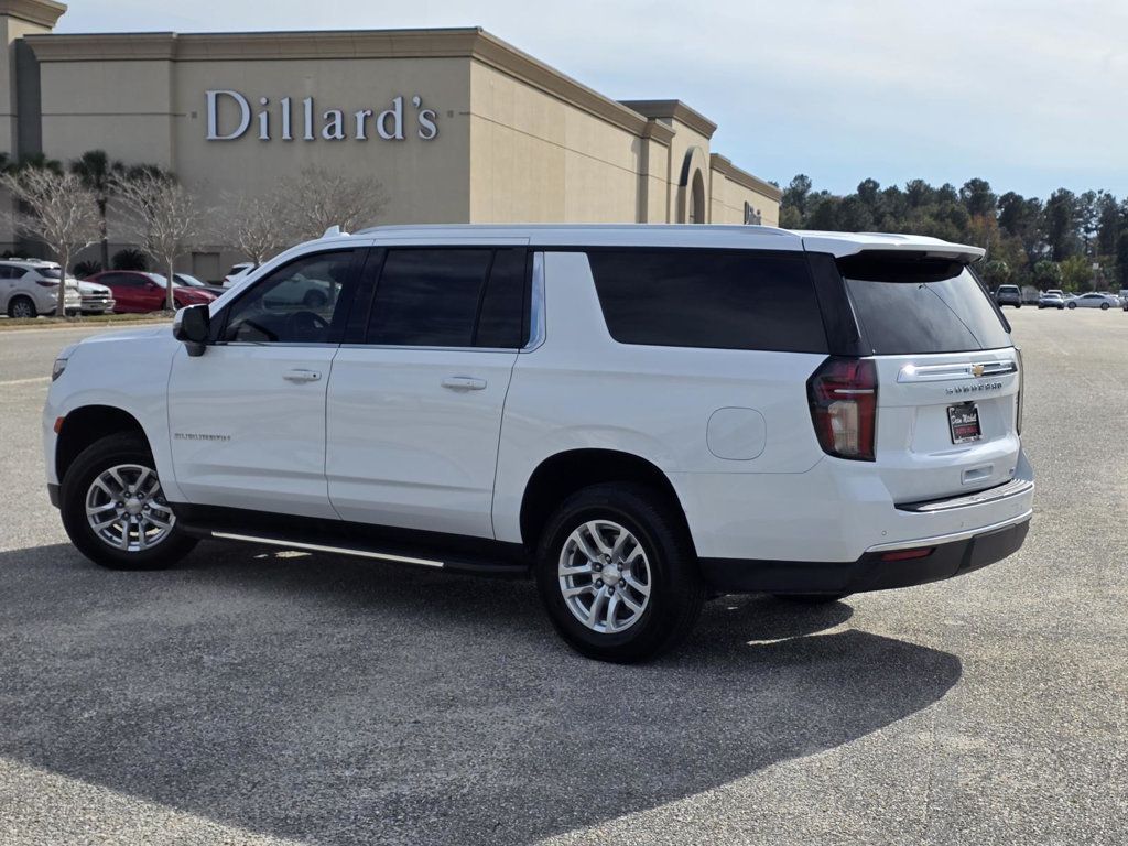 2023 Chevrolet Suburban LT photo 4