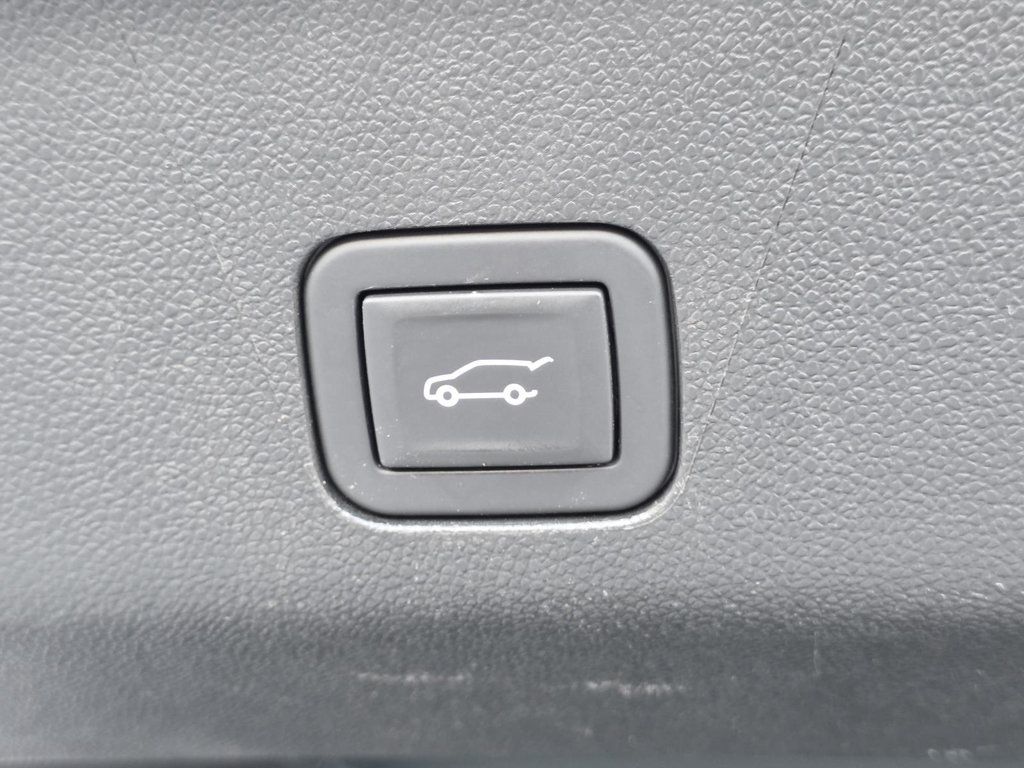 2023 Chevrolet Suburban LT photo 12