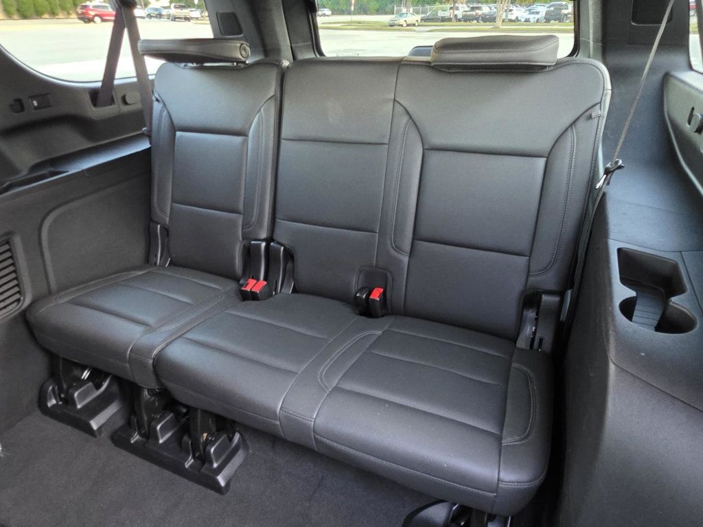 2023 Chevrolet Suburban LT photo 13