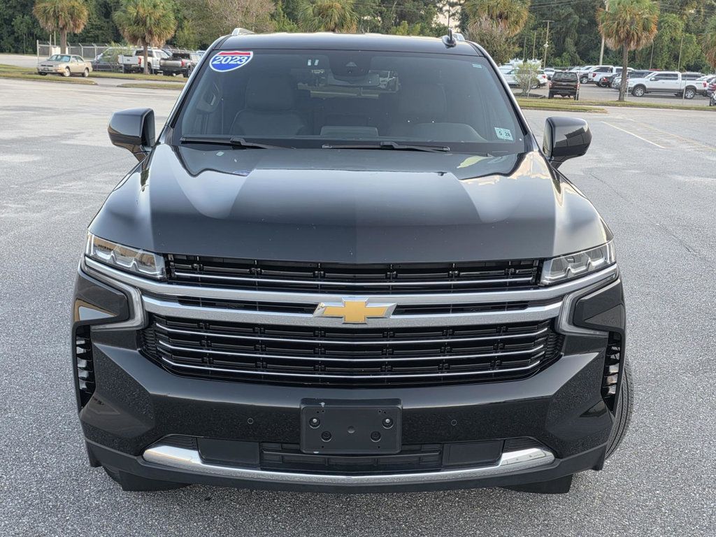 2023 Chevrolet Suburban LT photo 2