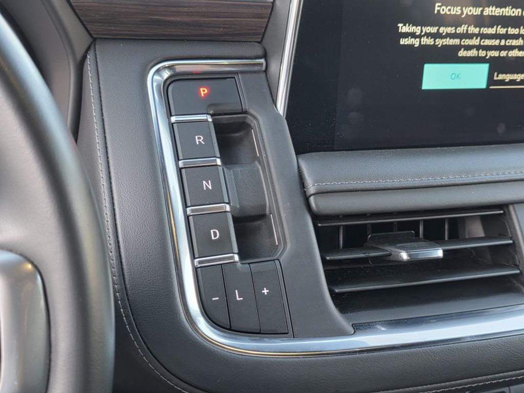 2023 Chevrolet Suburban LT photo 22