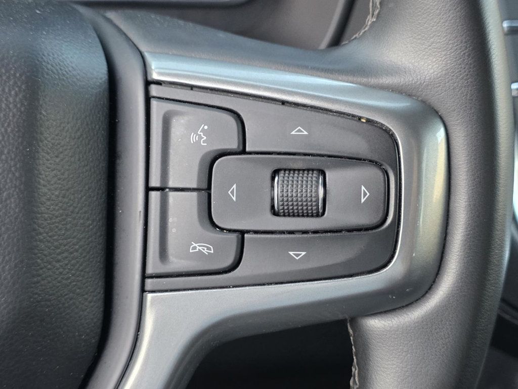 2023 Chevrolet Suburban LT photo 27