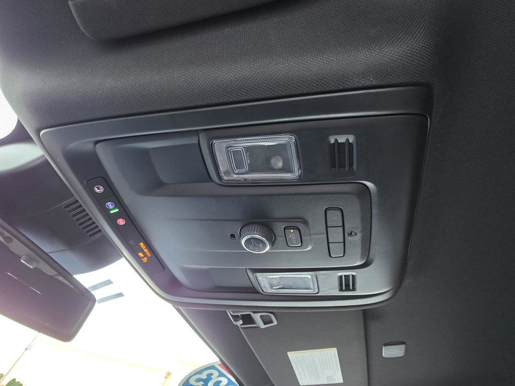 2023 Chevrolet Suburban LT photo 28