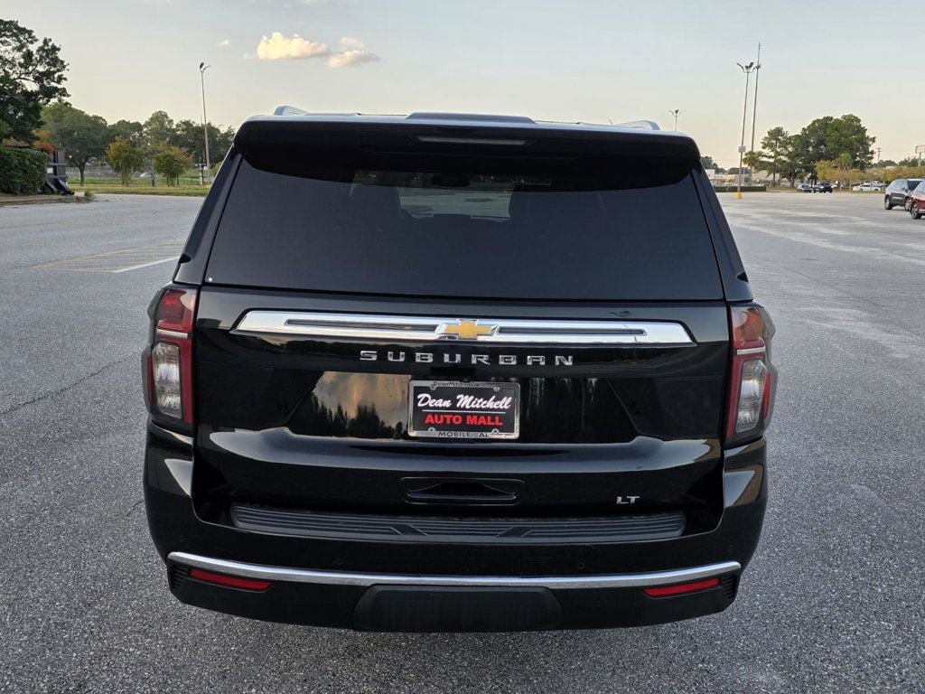 2023 Chevrolet Suburban LT photo 3