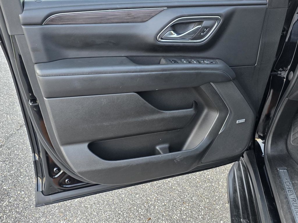 2023 Chevrolet Suburban LT photo 32