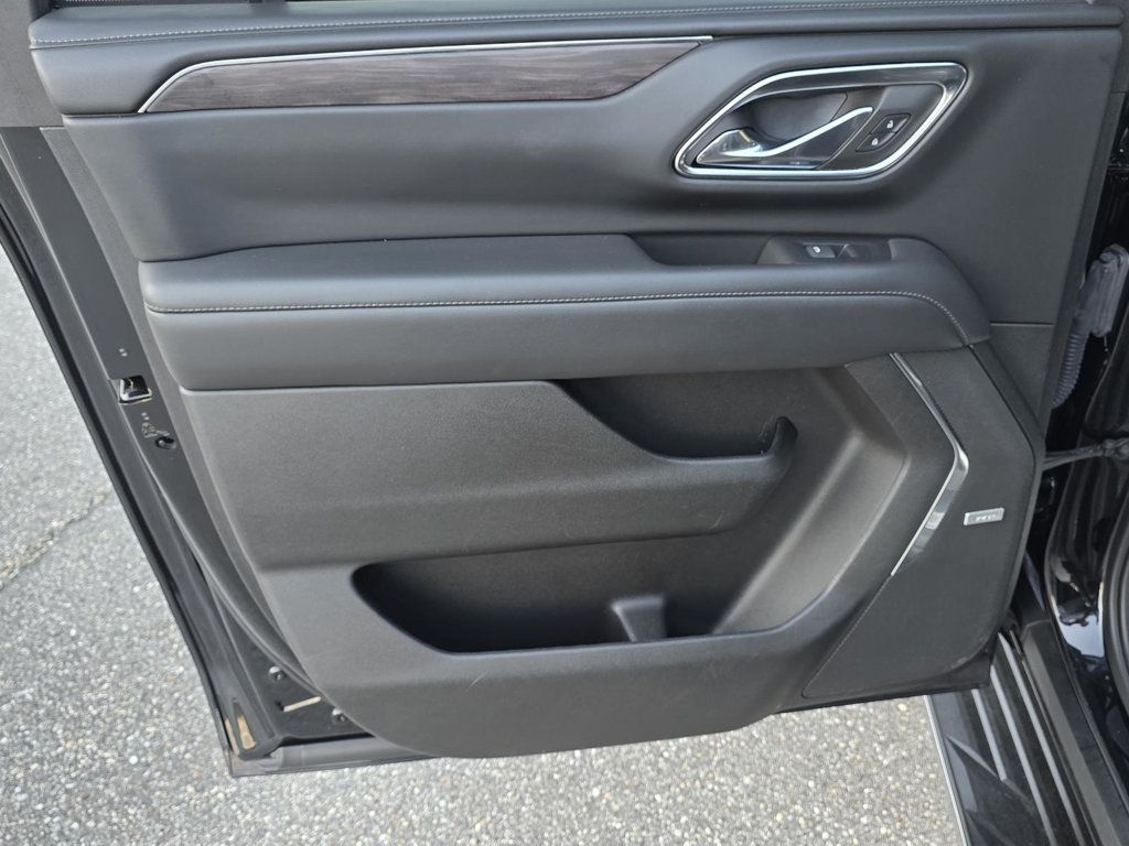 2023 Chevrolet Suburban LT photo 33
