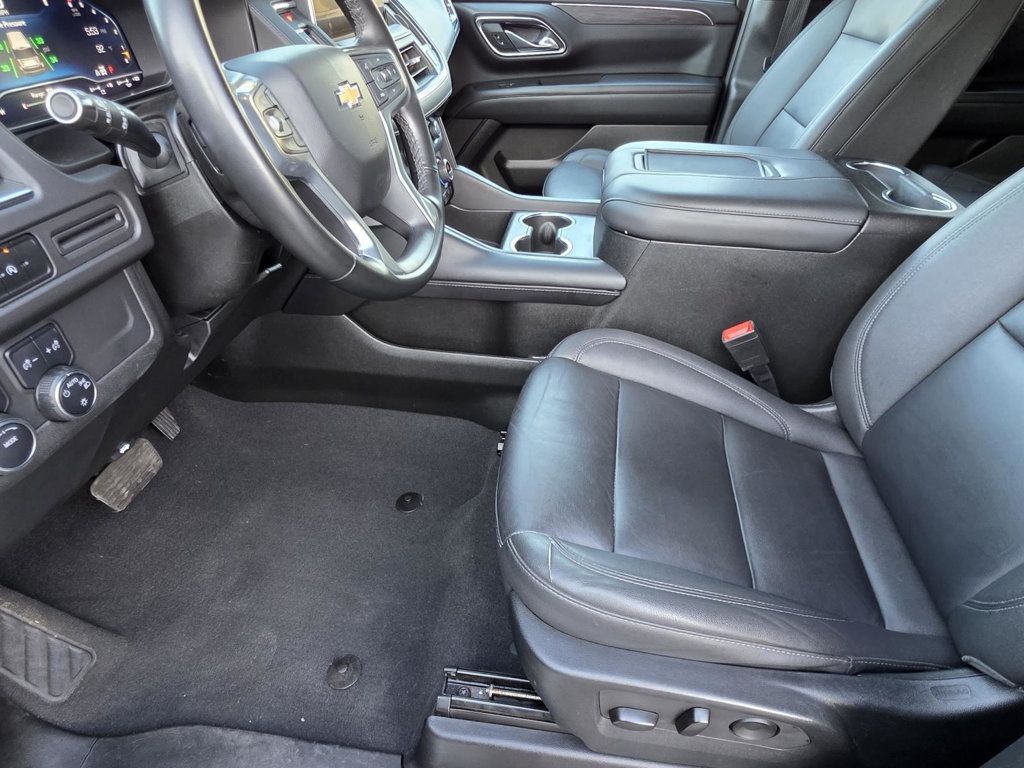 2023 Chevrolet Suburban LT photo 6