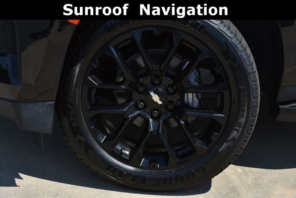 2023 Chevrolet Suburban RST photo 2