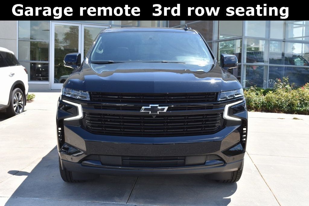 2023 Chevrolet Suburban RST photo 3