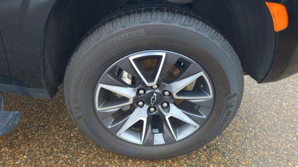 2023 Chevrolet Suburban 4WD 4dr Z71 - 22970953 - 5