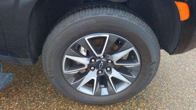 2023 Chevrolet Suburban 4WD 4dr Z71 - 22970953 - 5