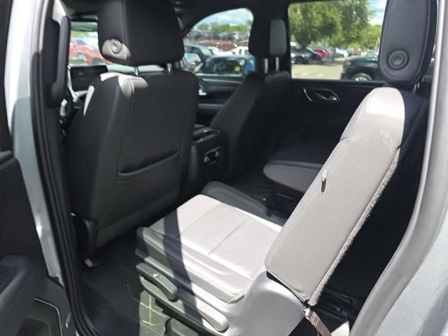 2023 Chevrolet Suburban Z71 - Photo 8
