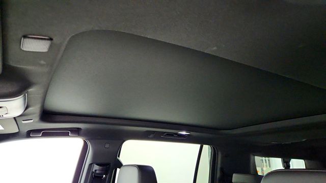 2023 Chevrolet Suburban 4WD 4dr Z71 w/ Off-Road Capability/Performance & Luxury Packages - 22967444 - 9