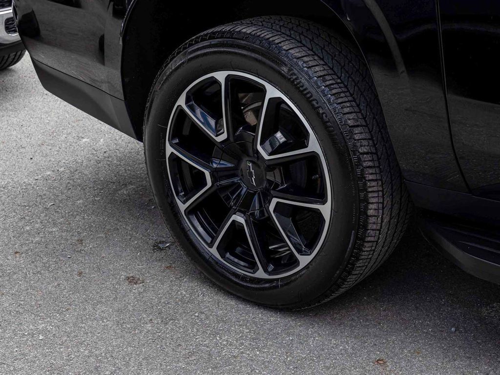 Chevrolet Suburban photo 10