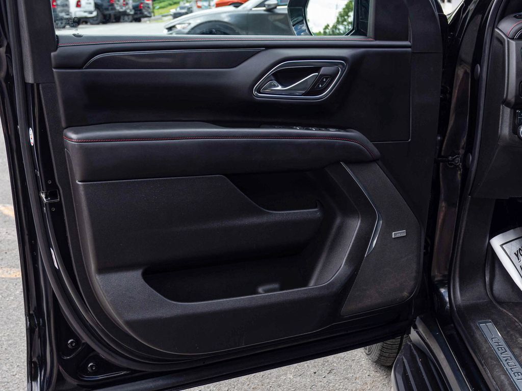 Chevrolet Suburban photo 11