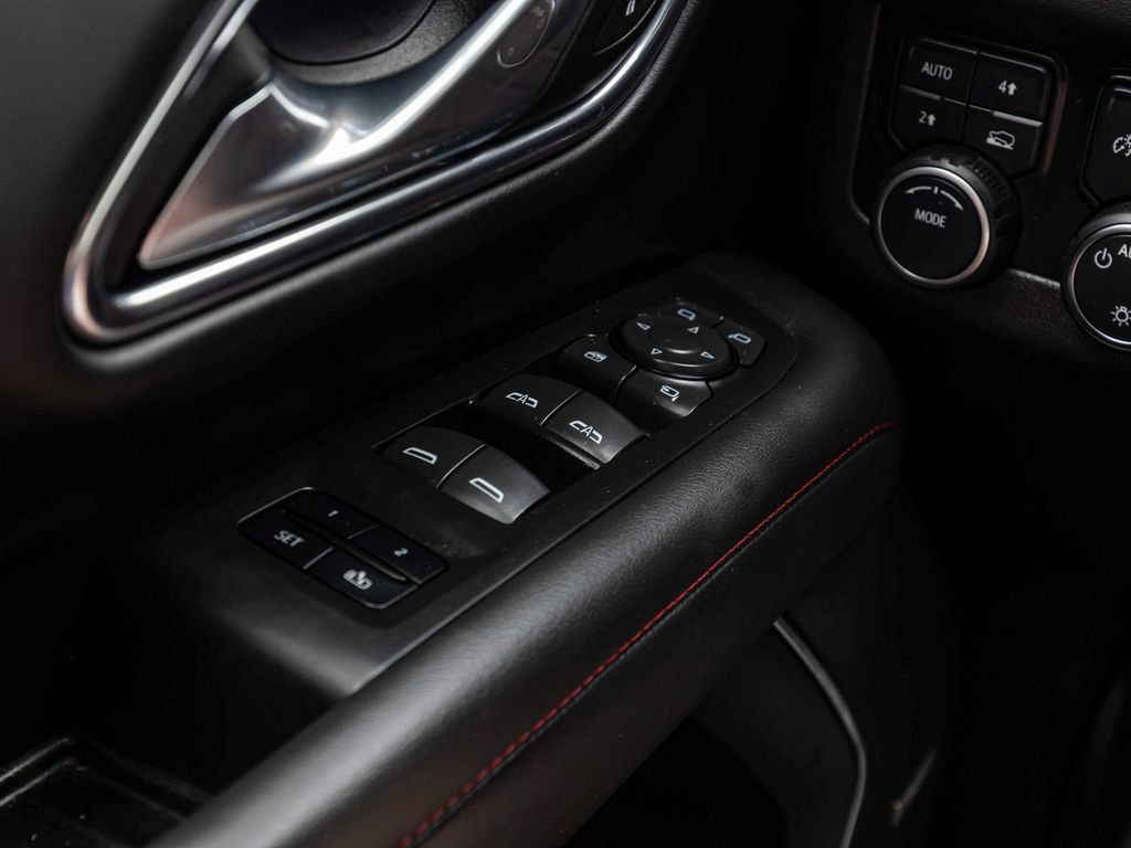 Chevrolet Suburban photo 12