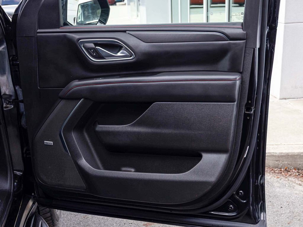 Chevrolet Suburban photo 13