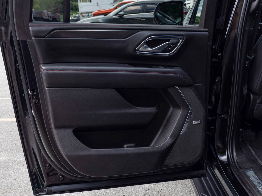 Chevrolet Suburban photo 14